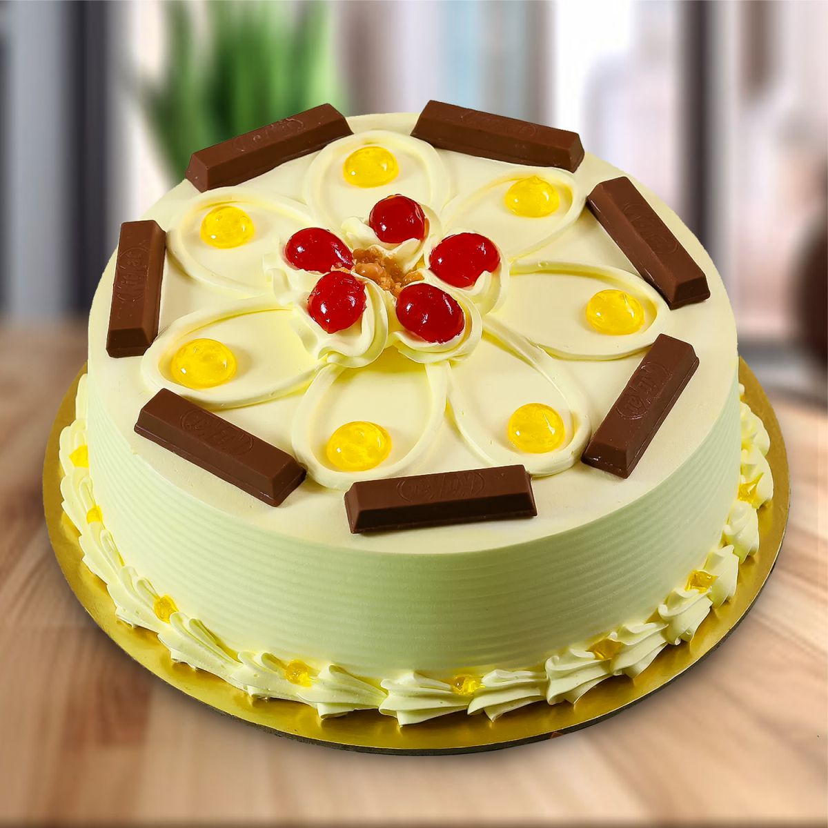 KitKat Butterscotch Cake - 1/2 KG